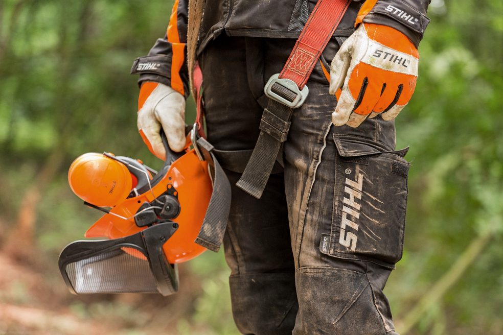 STIHL apsaugos ir darbiniai batai saugiam darbui miške ir prie namų